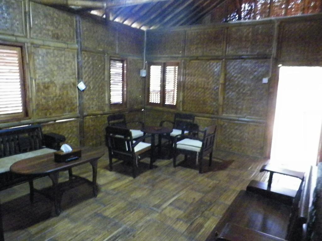 Villa Kampung Karuhun Sutan Raja Bandung Phòng bức ảnh
