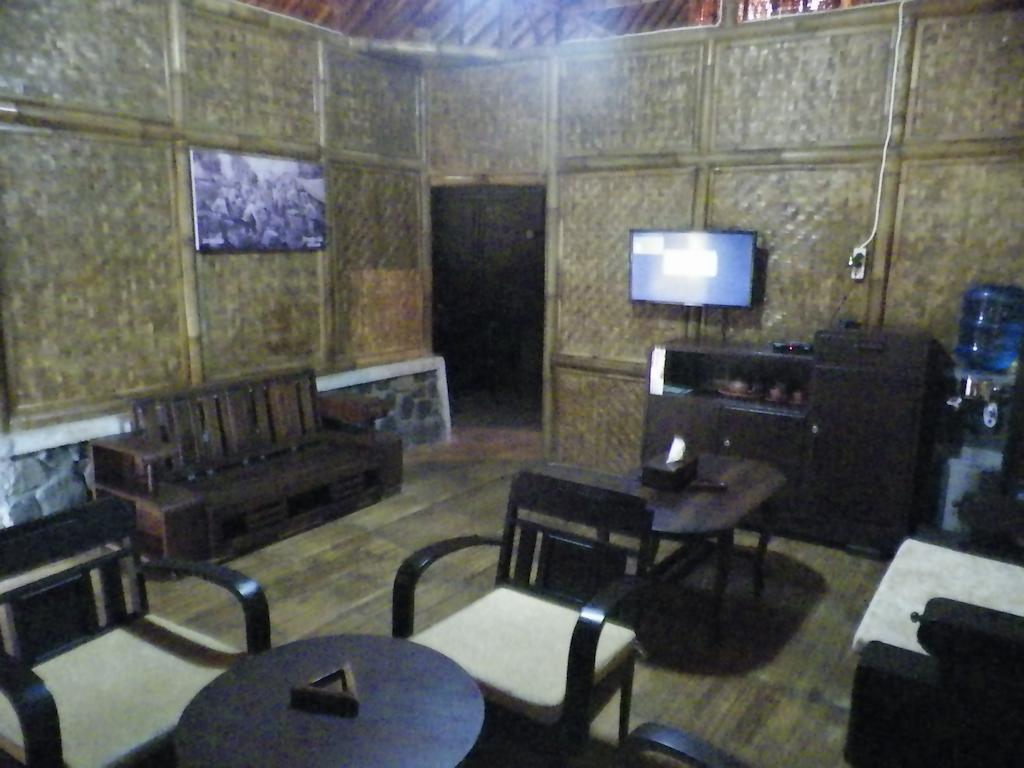 Villa Kampung Karuhun Sutan Raja Bandung Phòng bức ảnh
