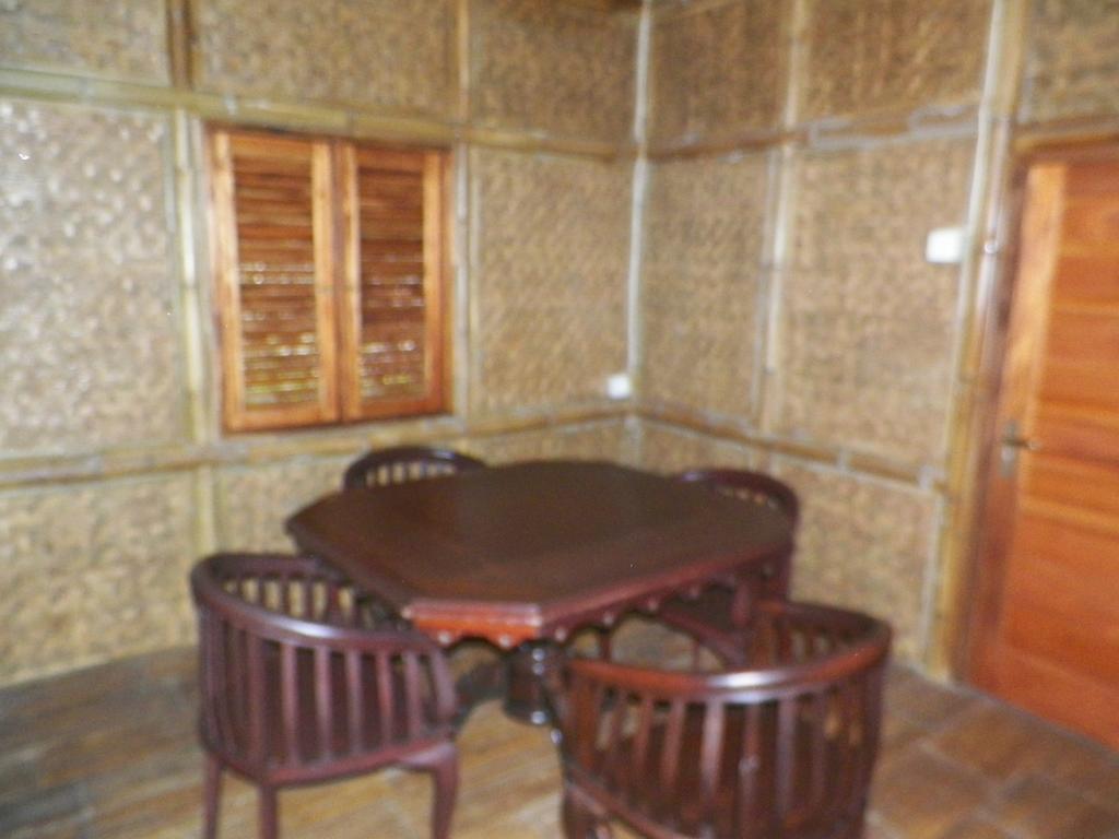 Villa Kampung Karuhun Sutan Raja Bandung Phòng bức ảnh