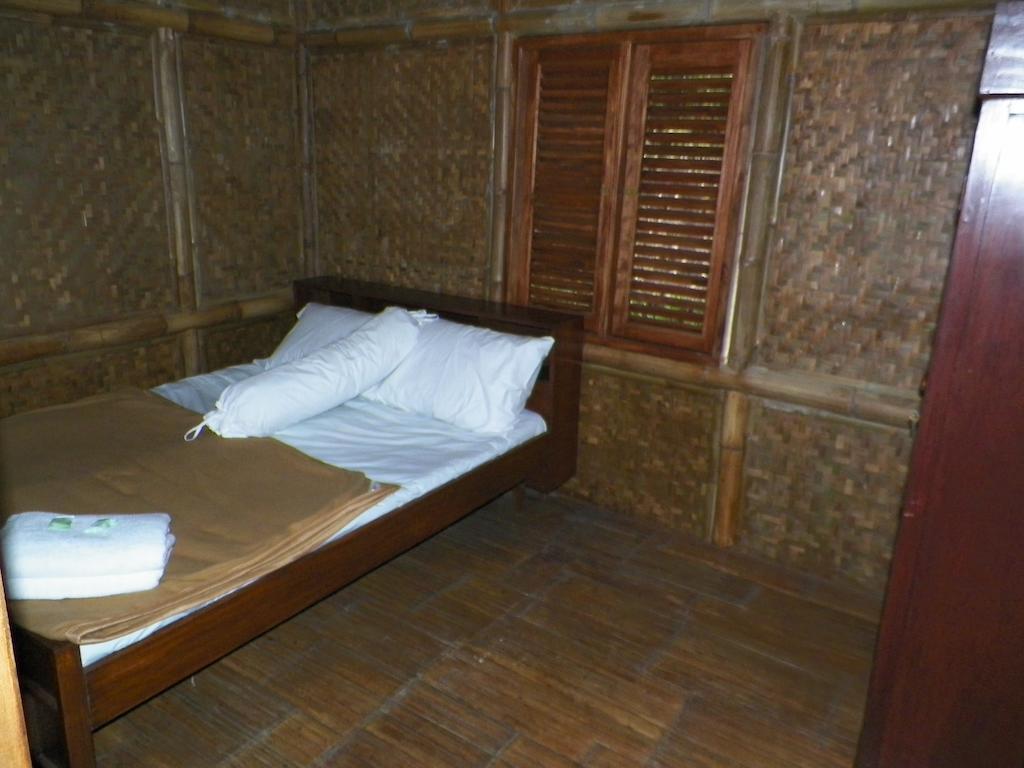 Villa Kampung Karuhun Sutan Raja Bandung Phòng bức ảnh