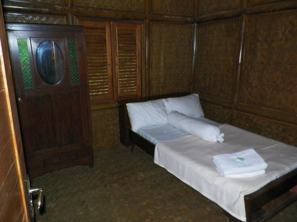 Villa Kampung Karuhun Sutan Raja Bandung Phòng bức ảnh