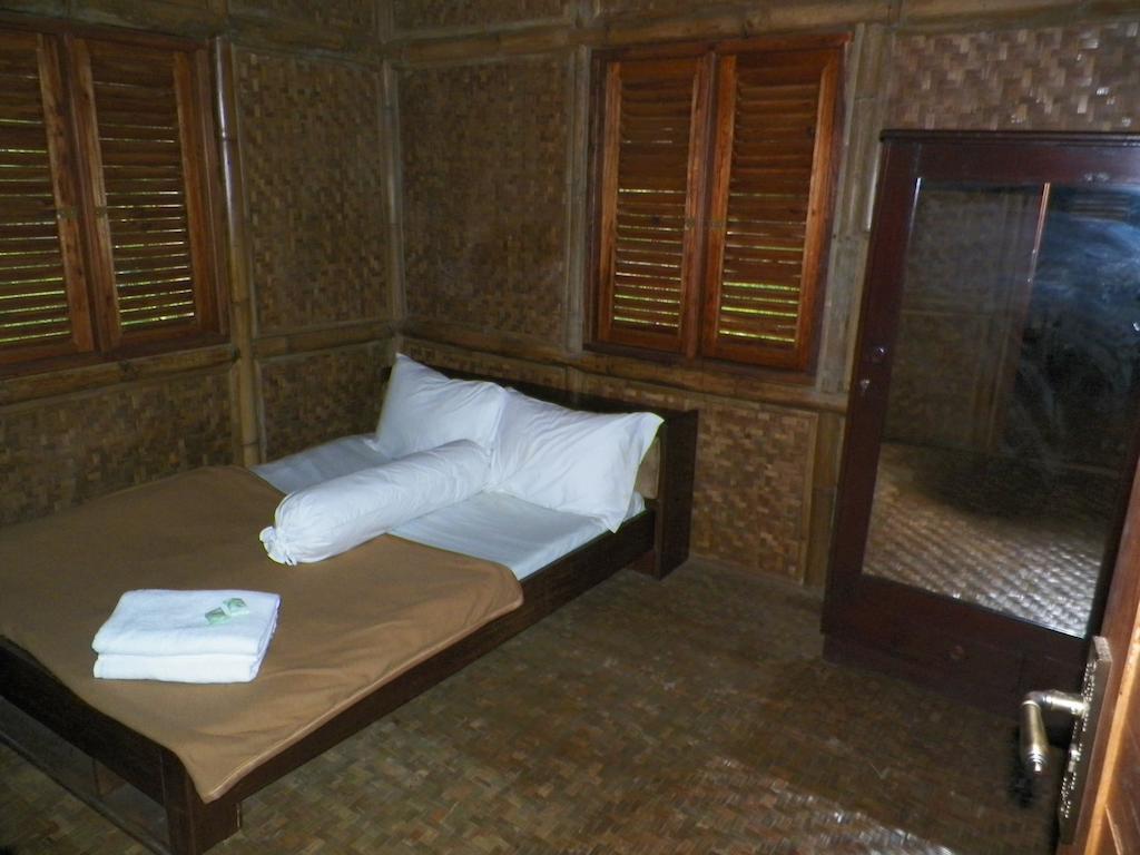 Villa Kampung Karuhun Sutan Raja Bandung Phòng bức ảnh