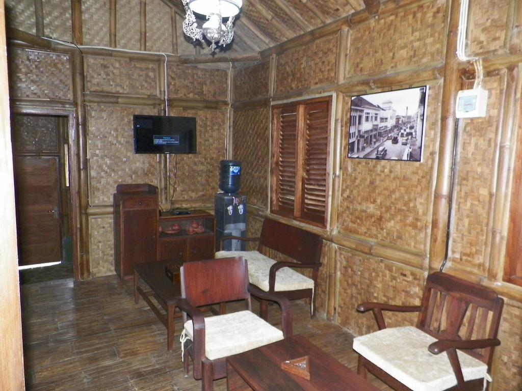 Villa Kampung Karuhun Sutan Raja Bandung Phòng bức ảnh
