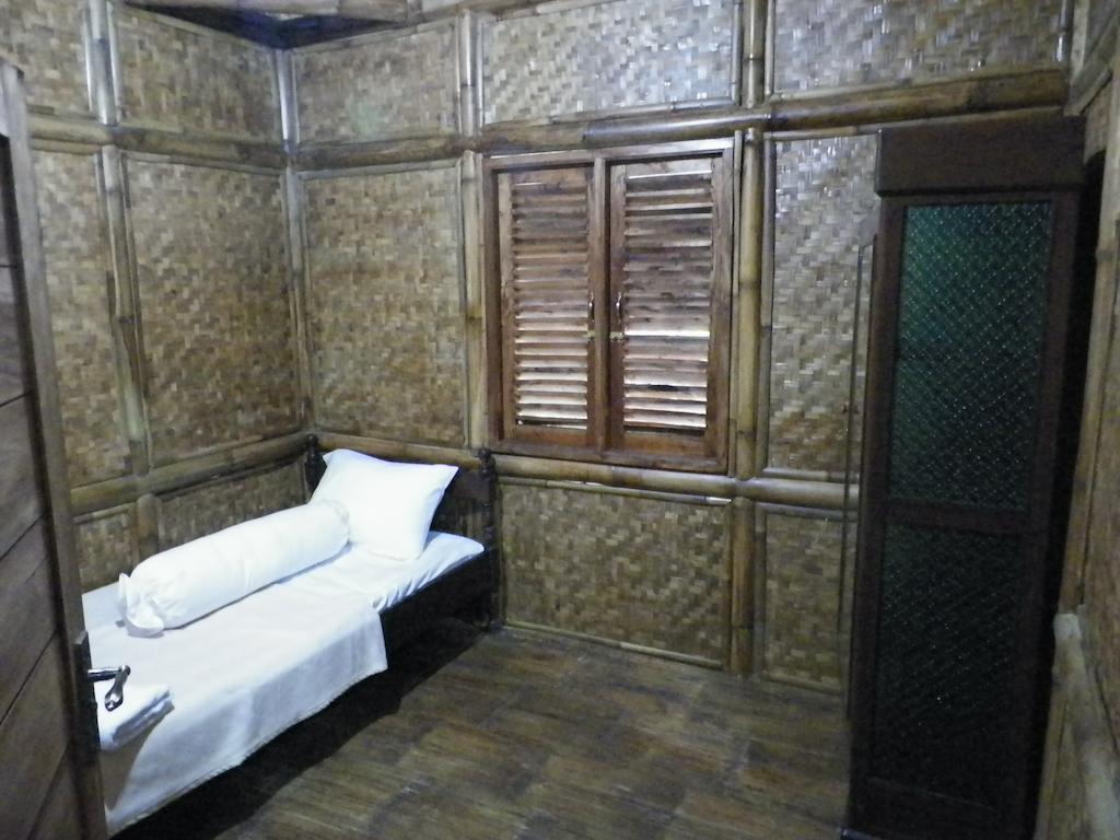 Villa Kampung Karuhun Sutan Raja Bandung Phòng bức ảnh