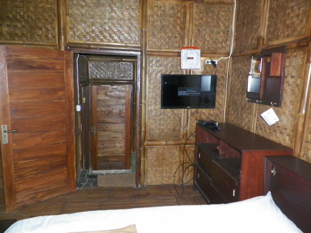 Villa Kampung Karuhun Sutan Raja Bandung Phòng bức ảnh