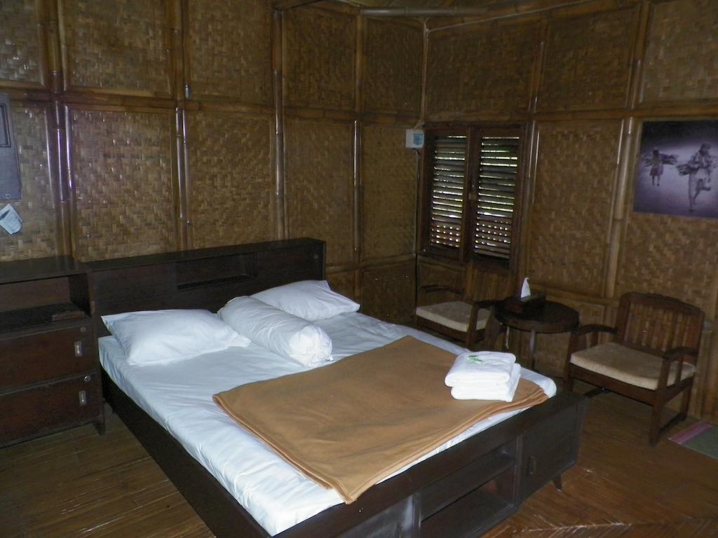 Villa Kampung Karuhun Sutan Raja Bandung Phòng bức ảnh