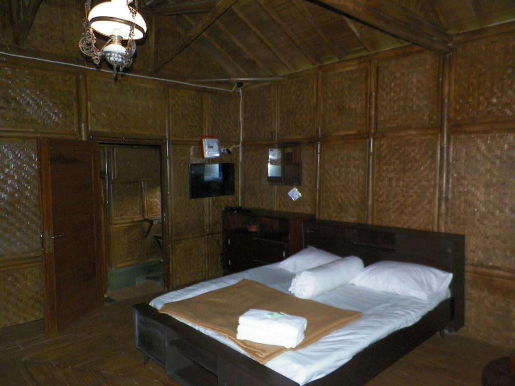 Villa Kampung Karuhun Sutan Raja Bandung Phòng bức ảnh
