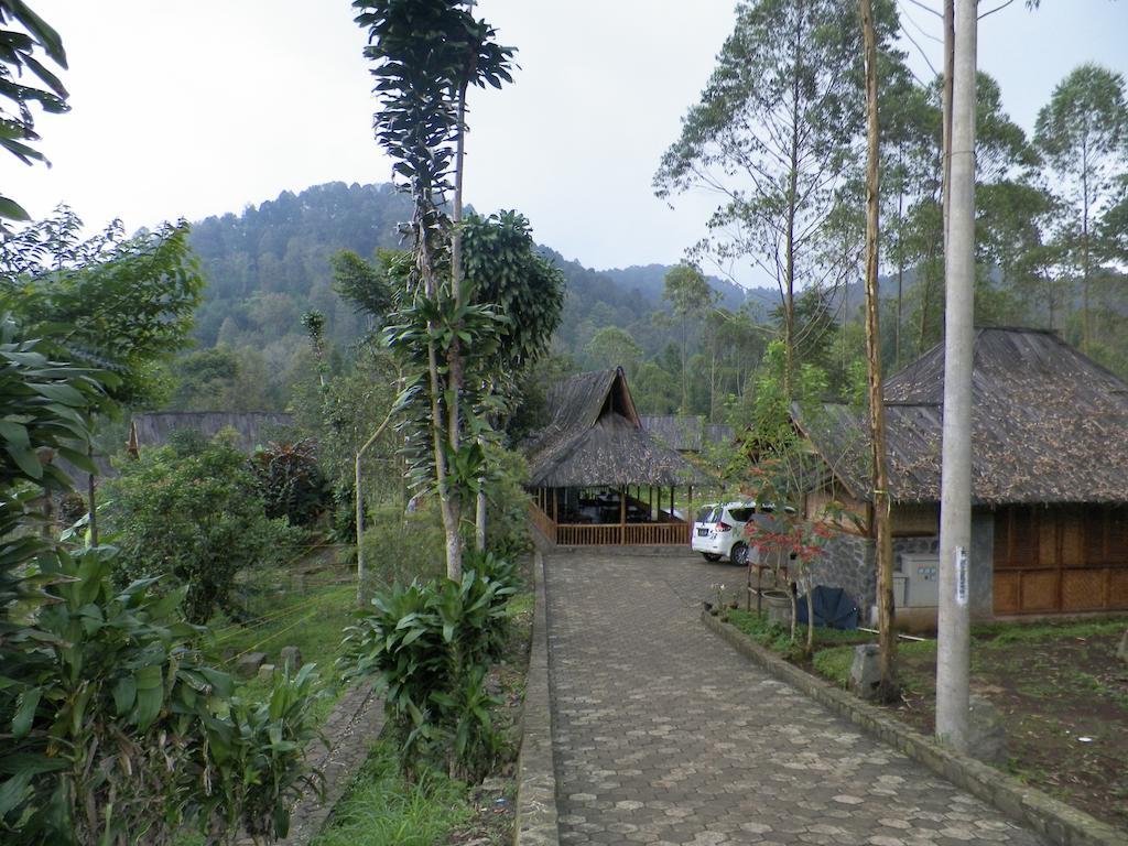 Villa Kampung Karuhun Sutan Raja Bandung Ngoại thất bức ảnh